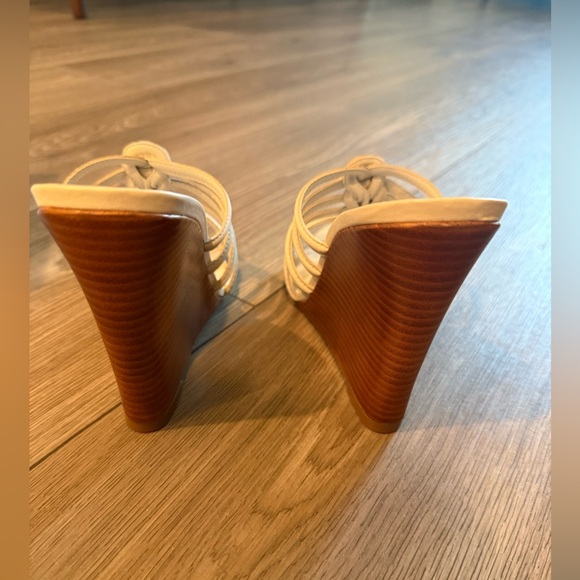 SCHUTZ Octavia Leather Wedge Sandals in Pearl. Size 6.5B. New with Tags. - Picture 3 of 8